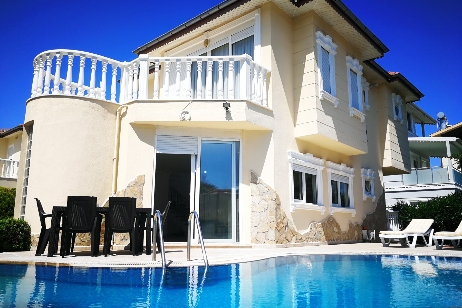 Antalya Belekte 3 Yatak Odalı Özel Havuzlu Villa 
