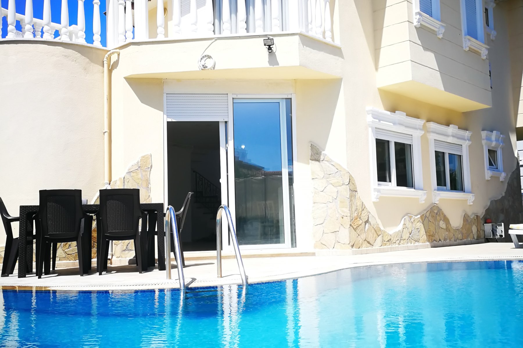 Antalya Belekte 3 Yatak Odalı Özel Havuzlu Villa 
