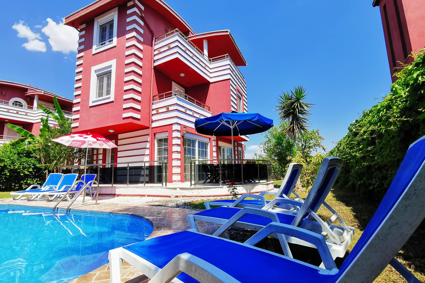 Antalya Belekte 3 Yatak Odalı Özel Havuzlu Jakuzili , Saunalı Villa 