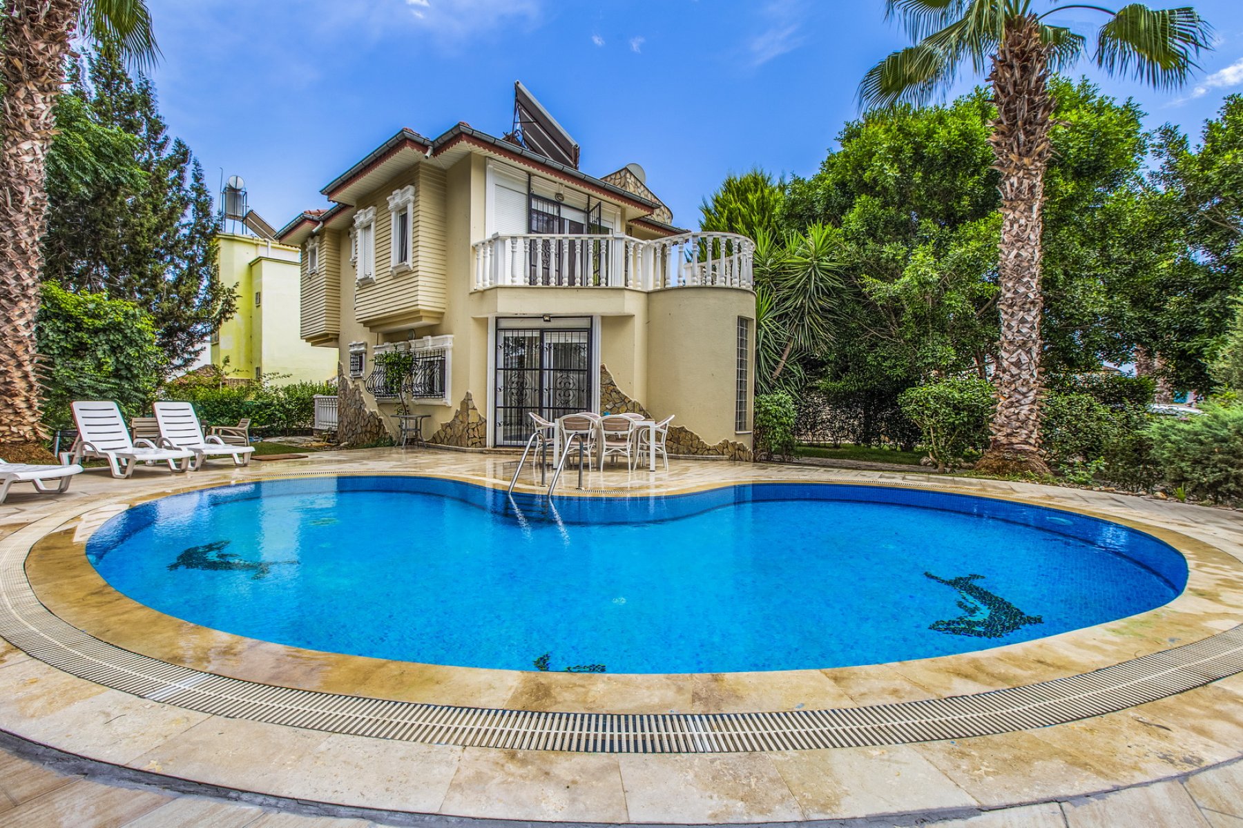 Antalya Belekte 3 Yatak Odalı Özel Havuzlu Jakuzili Villa 