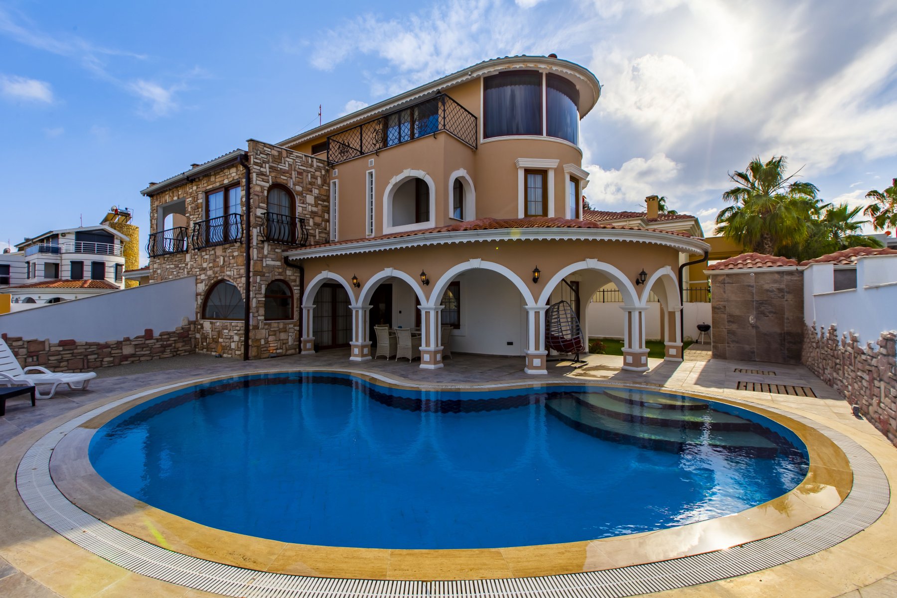 Antalya Belekte 3 Yatak Odalı Özel Havuzlu Jakuzili Villa