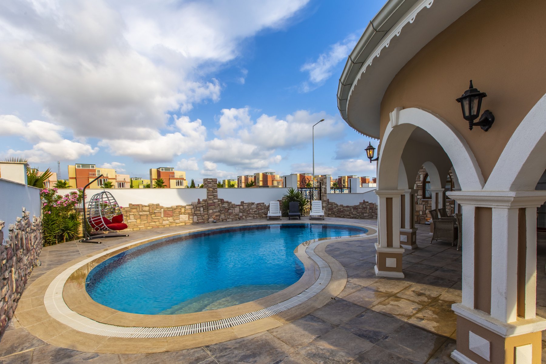 Antalya Belekte 3 Yatak Odalı Özel Havuzlu Jakuzili Villa