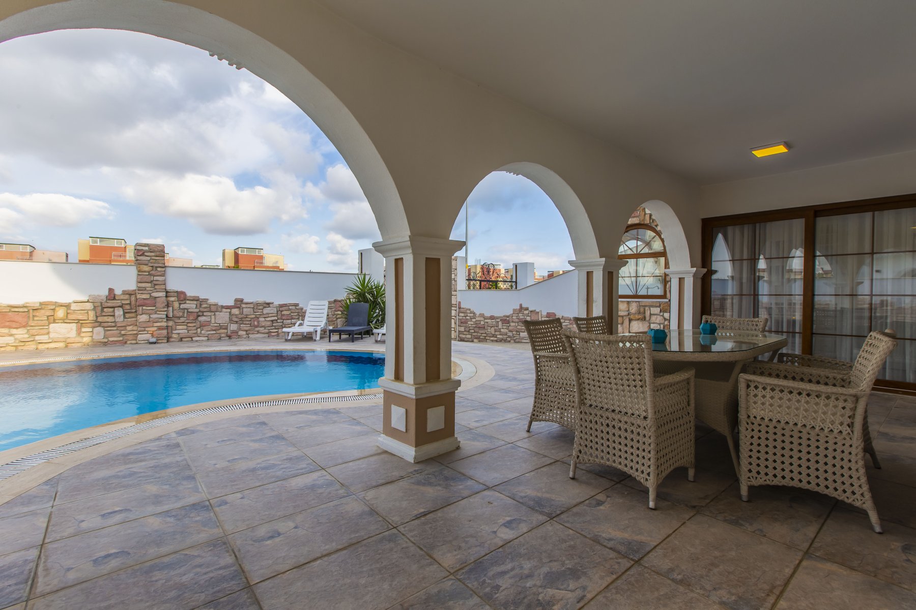 Antalya Belekte 3 Yatak Odalı Özel Havuzlu Jakuzili Villa