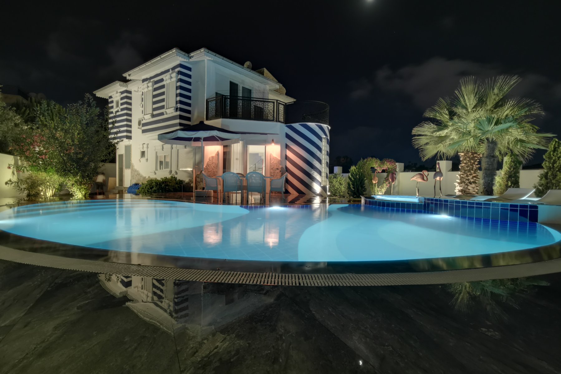 Antalya Belekte 3 Yatak Odalı Özel Havuzlu Jakuzili Villa 