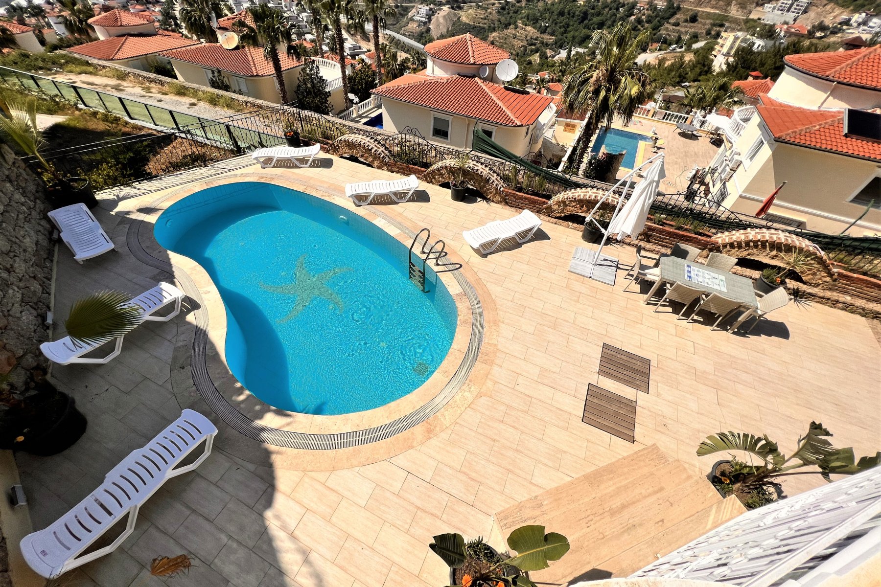 Antalya Alanyada 4 Yatak Odalı 225 mt'lik Özel Havuzlu Villa 