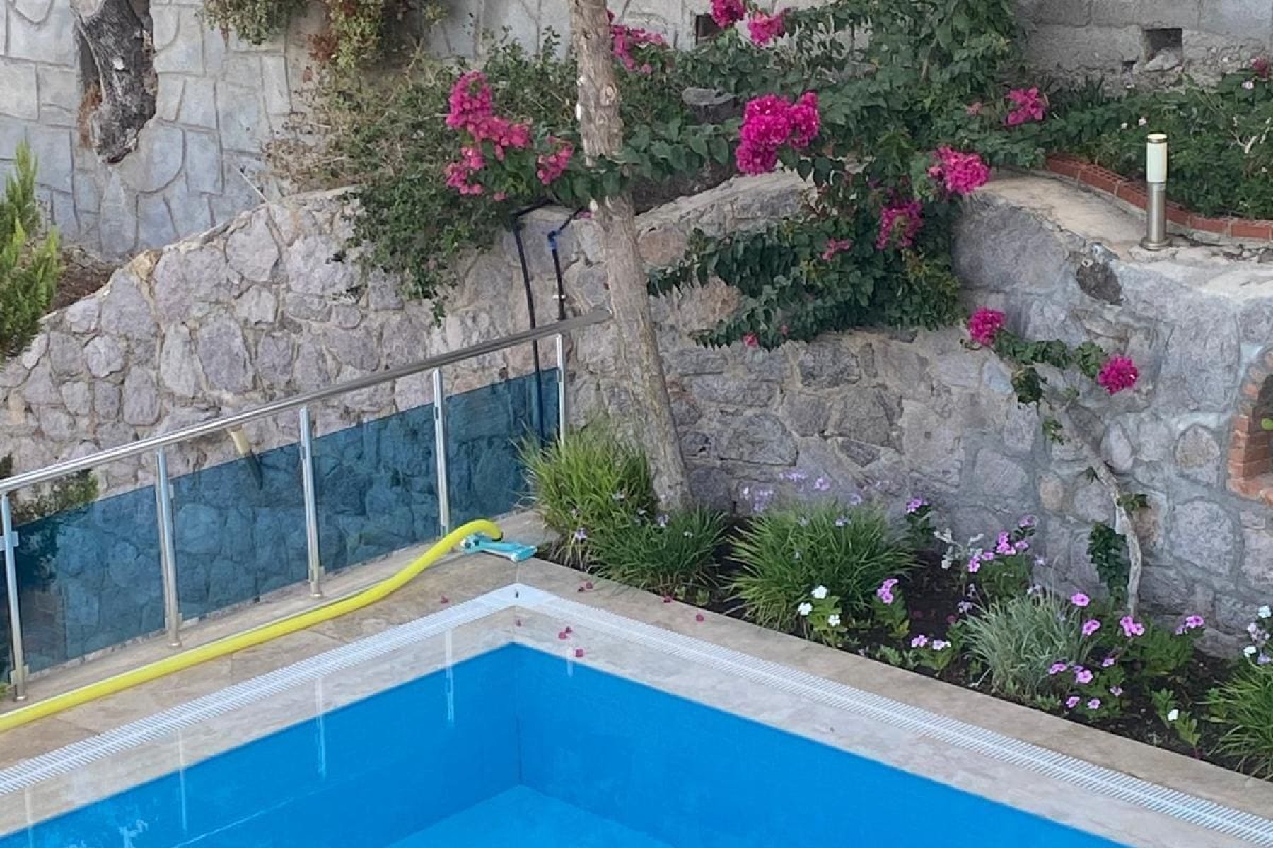 Gümüşlükte 4 yatak odalı Özel havuzlu Deniz manzaralı villa